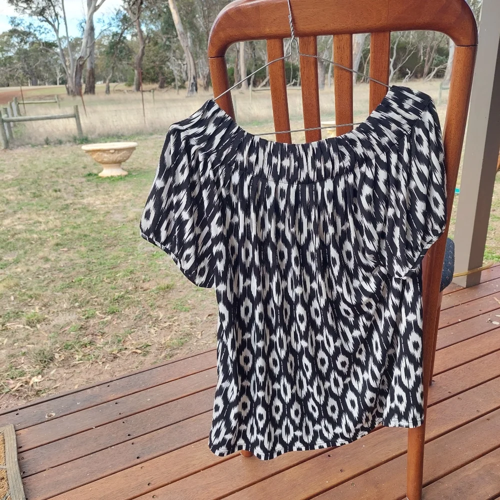 Regatta, size 14, ladies cowl kneck top - Picture 3 of 3
